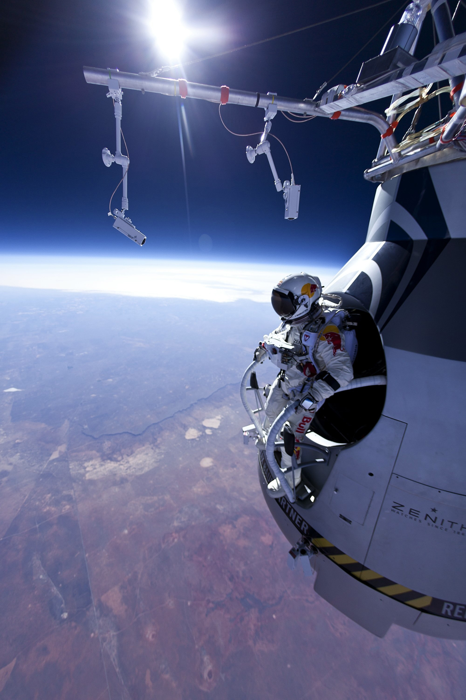 baumgartner-skydiver-stratosphere-jump.jpg